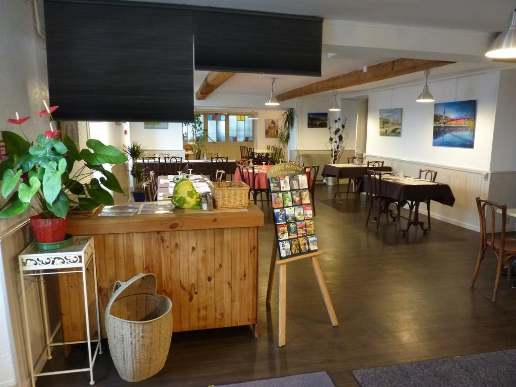 Hotel Saint Pierre Les Sauvages  ภายนอก รูปภาพ