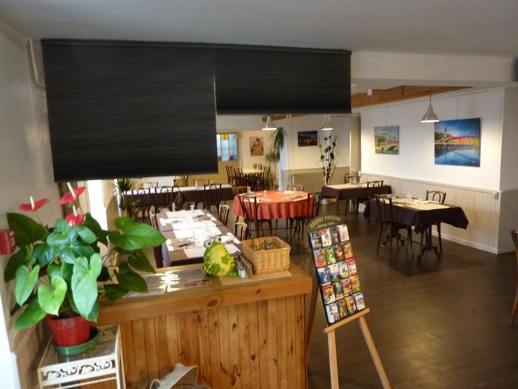 Hotel Saint Pierre Les Sauvages  ภายนอก รูปภาพ