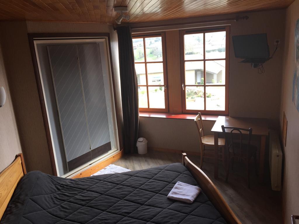 Hotel Saint Pierre Les Sauvages  ภายนอก รูปภาพ