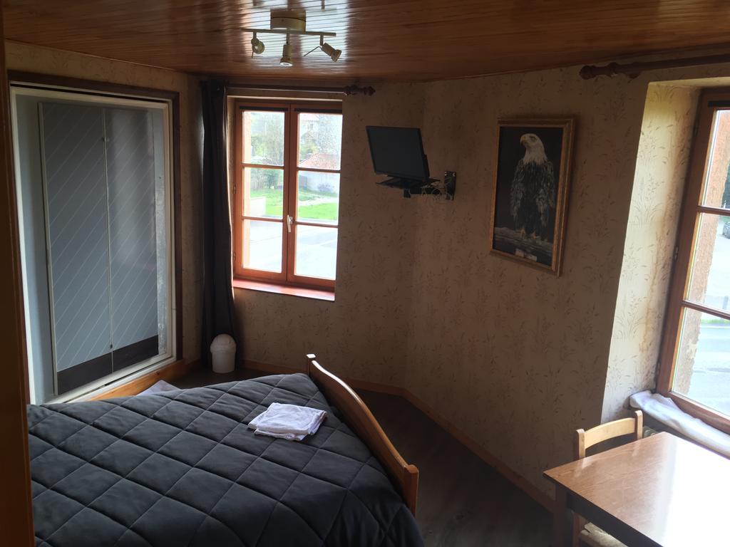 Hotel Saint Pierre Les Sauvages  ภายนอก รูปภาพ