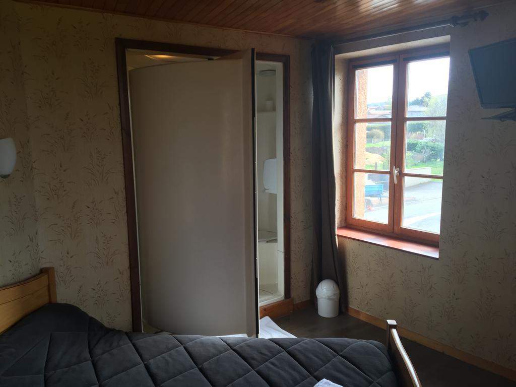 Hotel Saint Pierre Les Sauvages  ภายนอก รูปภาพ